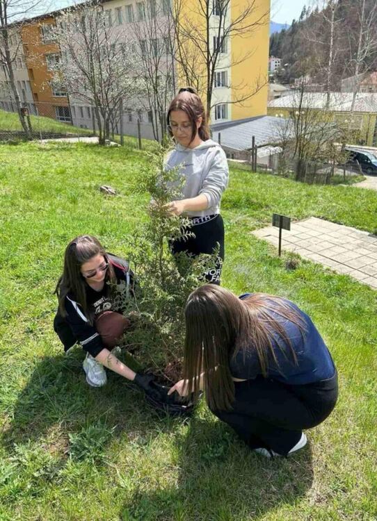 Мадан отбеляза Деня на Земята с екоинициатива на младежи