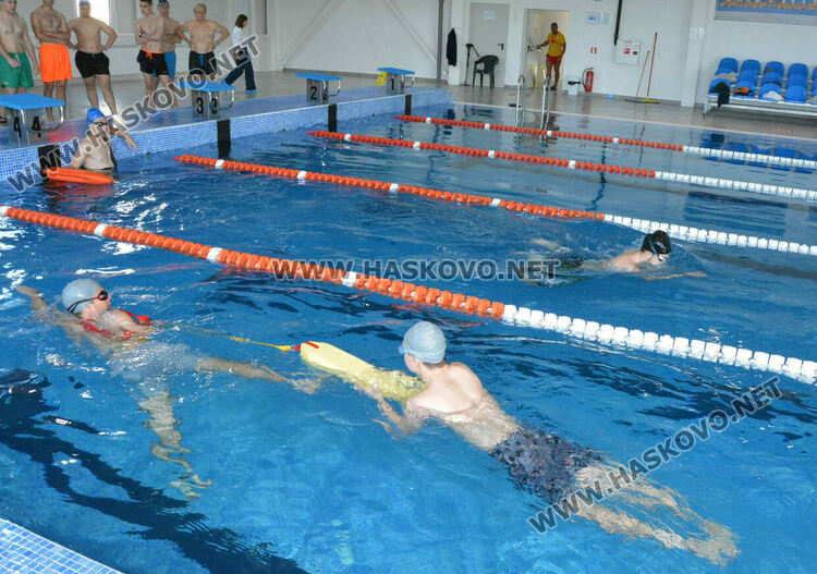 15 кандидати се явиха в Хасково на курс за спасители на море и открити водни площи