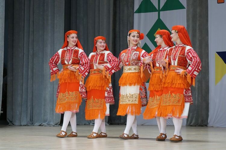 Танцов ансамбъл „Южняци“ отбеляза 25 години от създаването с голям концерт