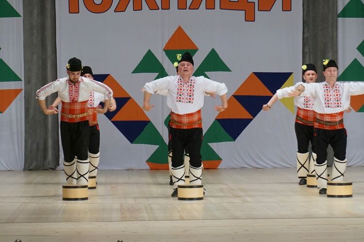 Танцов ансамбъл „Южняци“ отбеляза 25 години от създаването с голям концерт
