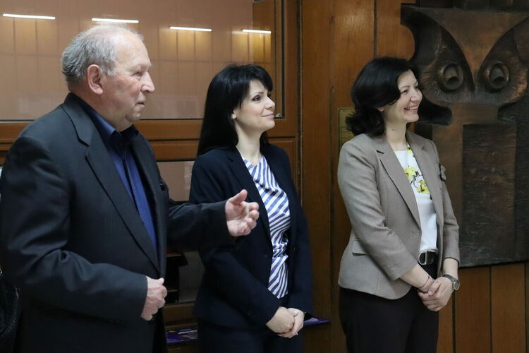 С изложбата „Жрецът на Мелпомена“ започнаха литературните дни „Южна пролет“