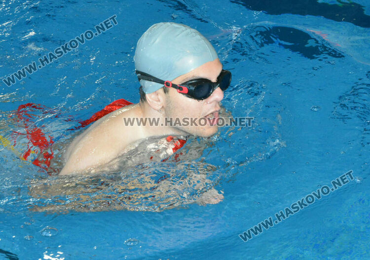 15 кандидати се явиха в Хасково на курс за спасители на море и открити водни площи
