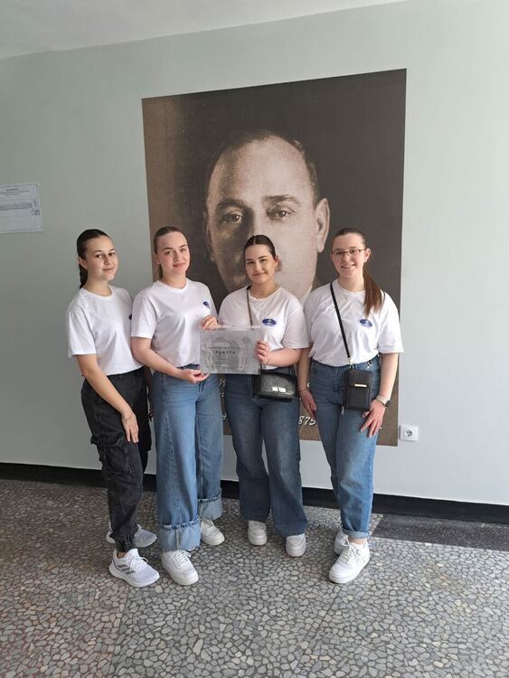 ФСГ-Хасково в „Търсена на победата“ за 150 г. от рождението на Атанас Буров и 75 г. от създаването на училището