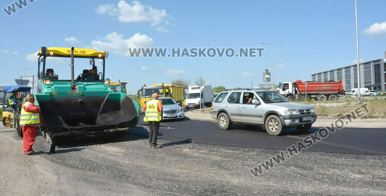 Километрични задръствания от коли заради ремонт по пътя от Хасково към Димитровград