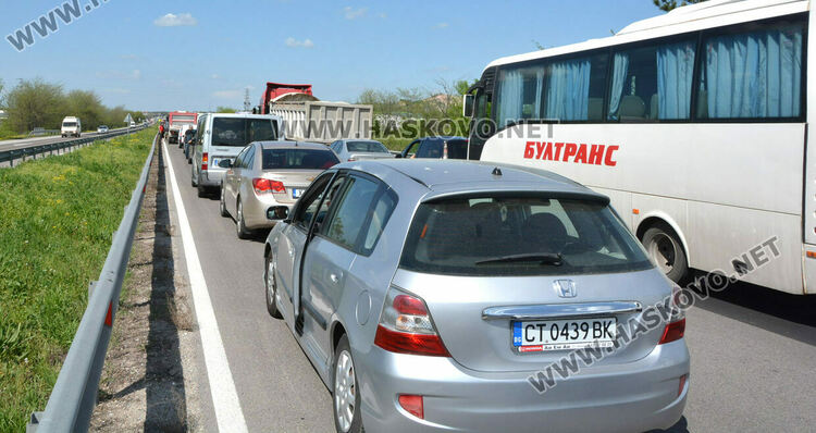 Километрични задръствания от коли заради ремонт по пътя от Хасково към Димитровград