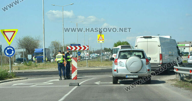 Километрични задръствания от коли заради ремонт по пътя от Хасково към Димитровград