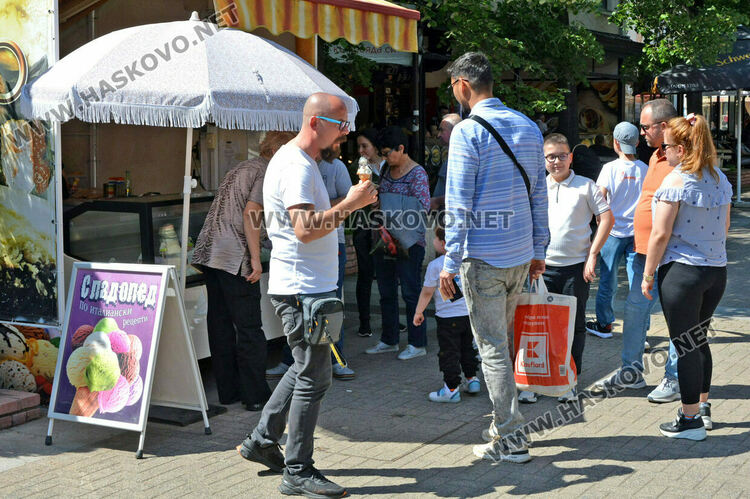 Предимно слънчево, в Западна България ще вали дъжд