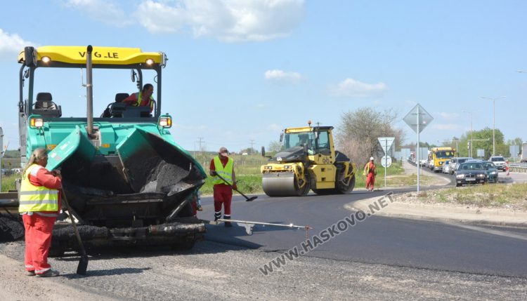 Километрични задръствания от коли заради ремонт по пътя от Хасково към Димитровград