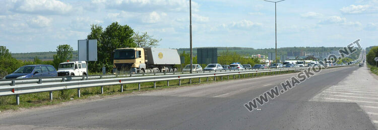Километрични задръствания от коли заради ремонт по пътя от Хасково към Димитровград