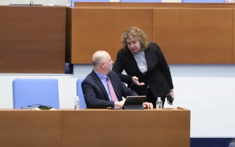 Председателят на парламента Наталия Киселова сложи началото на нова практика, която да прикрива членовете на кабинета от депутатски питания.
