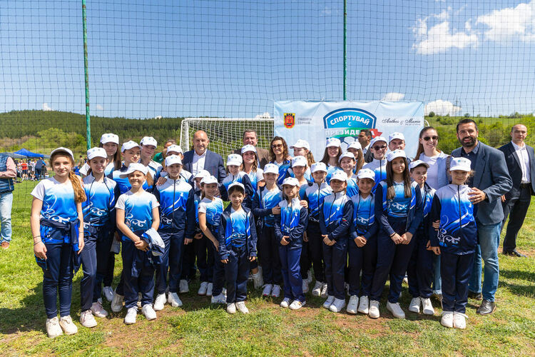 Повече от 450 ученици от пернишките училища и спортни клубове се включиха в инициативата „Спортувай с Президента“