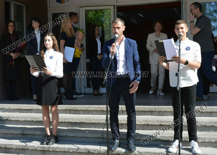ПМГ-Хасково отбеляза 118 г. от рождението на патрона си акад. Боян Петканчин и 53 г. от създаването на гимназията
