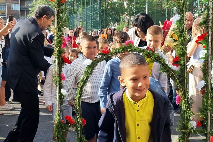 Новият учебен предмет „Религия и добродетели“ ще се учи още от 1-ви клас.