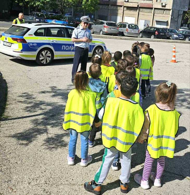 Деца от „Слънце“ станаха посланици за безопасно движение