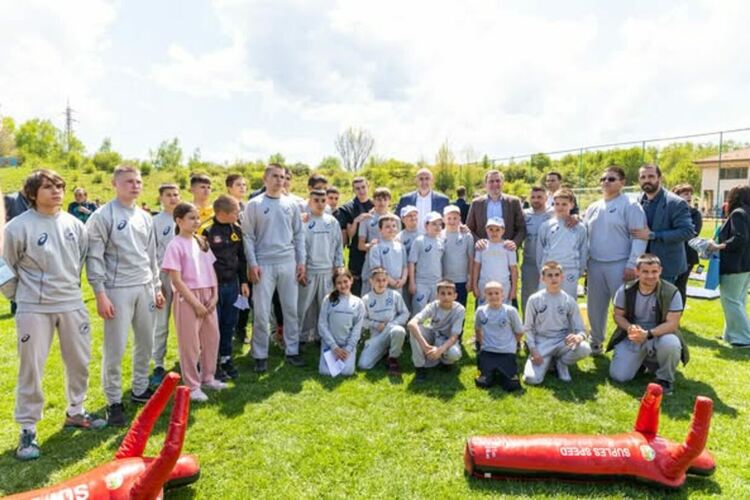 Повече от 450 ученици от пернишките училища и спортни клубове се включиха в инициативата „Спортувай с Президента“