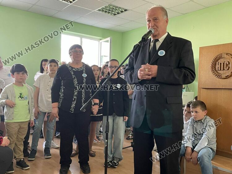 Наградиха победителите в международния конкурс „Творчество без граници“, представиха лего роботи