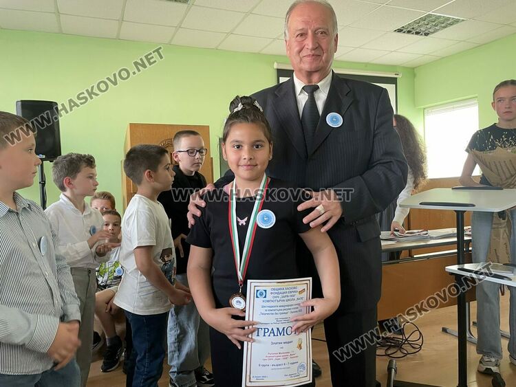 Наградиха победителите в международния конкурс „Творчество без граници“, представиха лего роботи