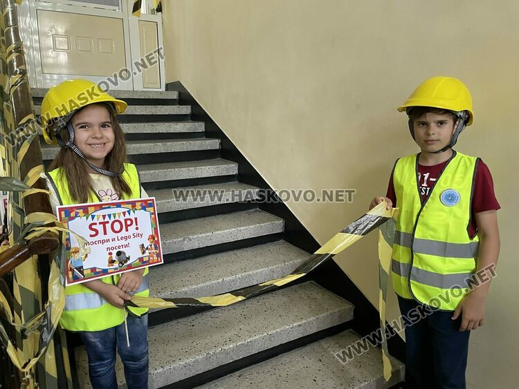 Наградиха победителите в международния конкурс „Творчество без граници“, представиха лего роботи