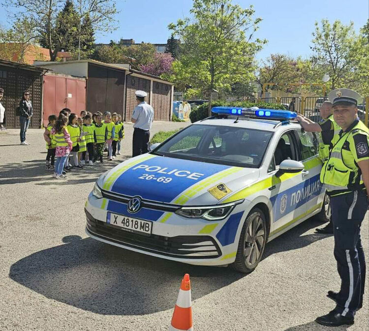 Деца от „Слънце“ станаха посланици за безопасно движение