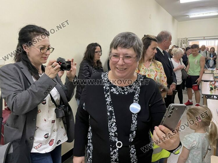 Наградиха победителите в международния конкурс „Творчество без граници“, представиха лего роботи