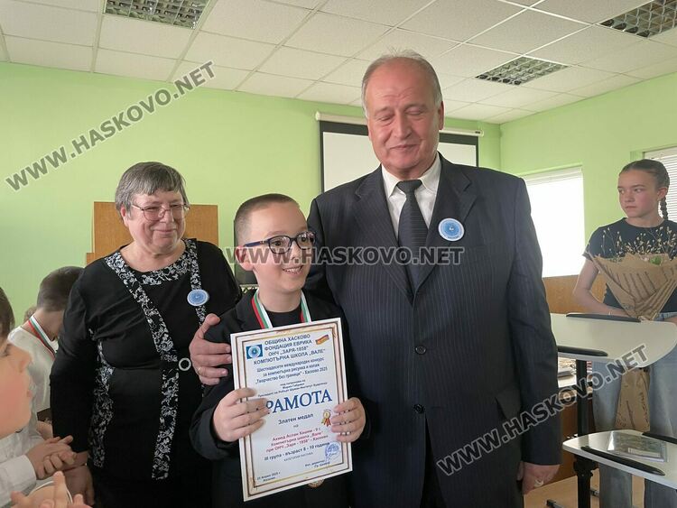 Наградиха победителите в международния конкурс „Творчество без граници“, представиха лего роботи