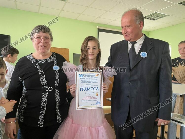 Наградиха победителите в международния конкурс „Творчество без граници“, представиха лего роботи