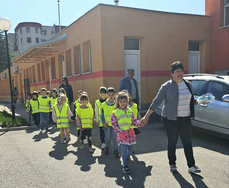 Деца от „Слънце“ станаха посланици за безопасно движение