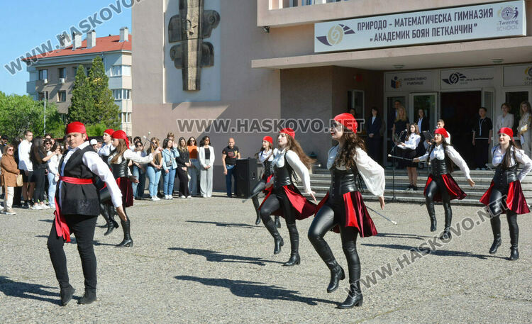 ПМГ-Хасково отбеляза 118 г. от рождението на патрона си акад. Боян Петканчин и 53 г. от създаването на гимназията