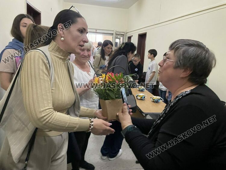 Наградиха победителите в международния конкурс „Творчество без граници“, представиха лего роботи