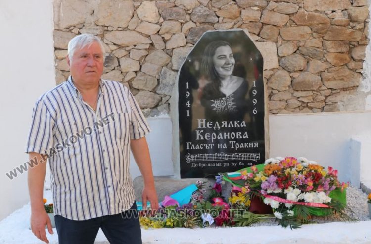 Откриха паметна плоча на голямата певица Недялка Керанова в родното й Татарево