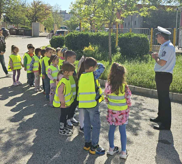 Деца от „Слънце“ станаха посланици за безопасно движение