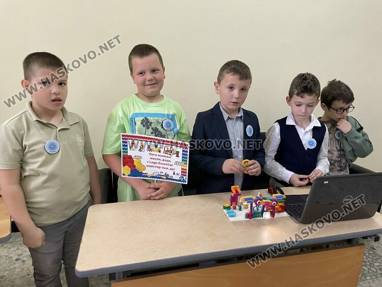 Наградиха победителите в международния конкурс „Творчество без граници“, представиха лего роботи