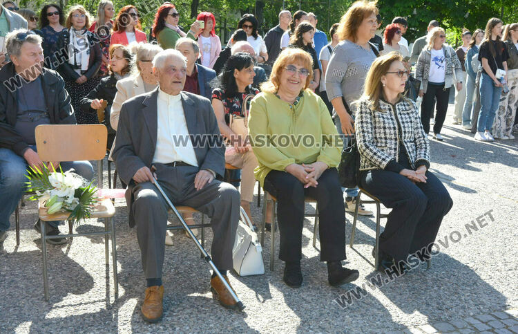 ПМГ-Хасково отбеляза 118 г. от рождението на патрона си акад. Боян Петканчин и 53 г. от създаването на гимназията