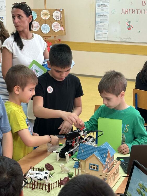 Ден на отворените врати превърна ОУ „Шандор Петьофи“ в истинска приказка от знание и творчество