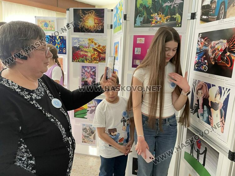 Наградиха победителите в международния конкурс „Творчество без граници“, представиха лего роботи
