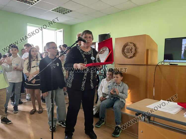 Наградиха победителите в международния конкурс „Творчество без граници“, представиха лего роботи