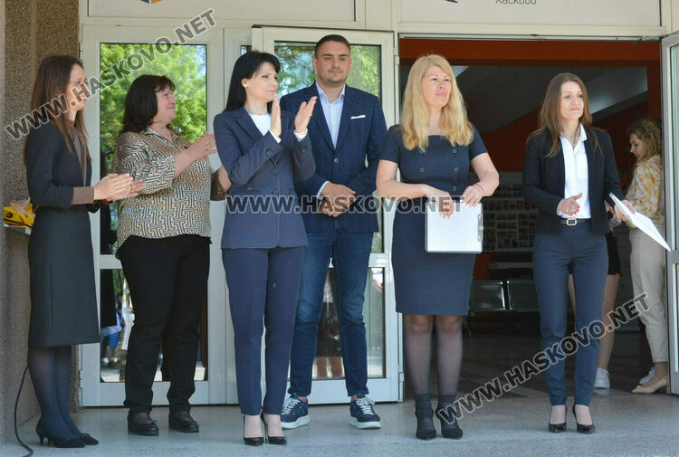 ПМГ-Хасково отбеляза 118 г. от рождението на патрона си акад. Боян Петканчин и 53 г. от създаването на гимназията