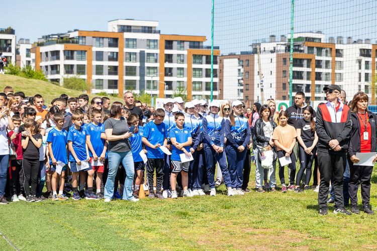 Повече от 450 ученици от пернишките училища и спортни клубове се включиха в инициативата „Спортувай с Президента“