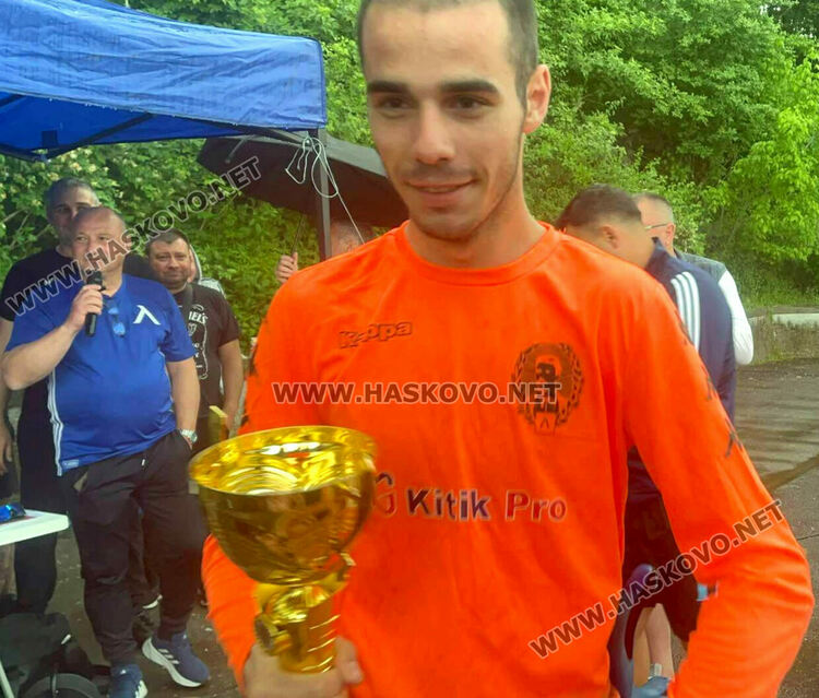 Отборът на „Непримиримите“ триумфира на футболния турнир за фен клубове 