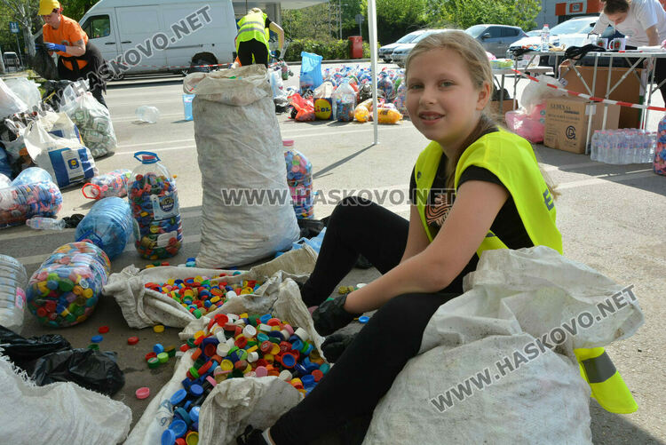 Поредна акция за събиране на капачки и кенчета в Хасково за закупуване на медицинска апаратура