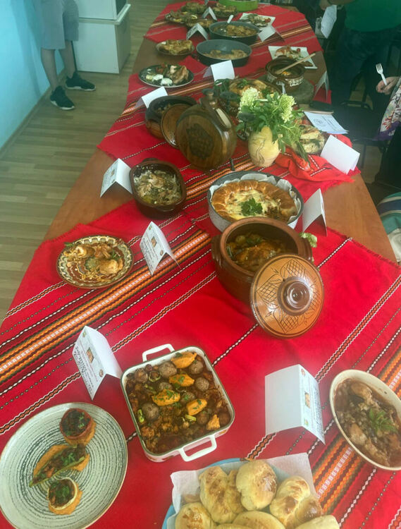 Трънска коприва с пиле впечатли журито на Готварския събор в село Райново