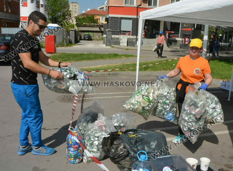 Поредна акция за събиране на капачки и кенчета в Хасково за закупуване на медицинска апаратура