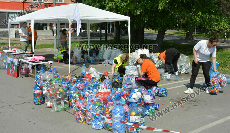 Поредна акция за събиране на капачки и кенчета в Хасково за закупуване на медицинска апаратура
