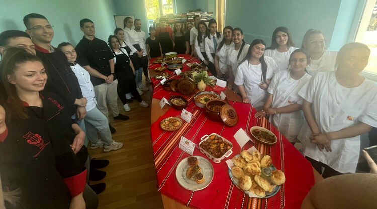 Трънска коприва с пиле впечатли журито на Готварския събор в село Райново