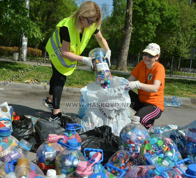 Поредна акция за събиране на капачки и кенчета в Хасково за закупуване на медицинска апаратура