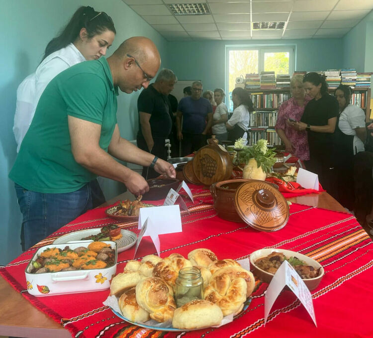 Трънска коприва с пиле впечатли журито на Готварския събор в село Райново