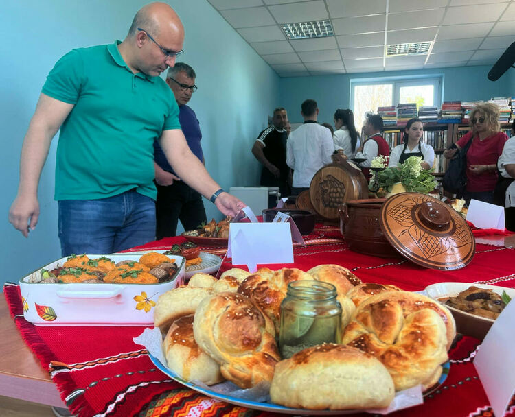 Трънска коприва с пиле впечатли журито на Готварския събор в село Райново