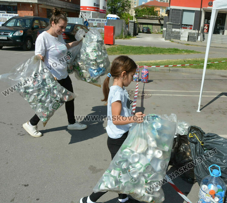 Поредна акция за събиране на капачки и кенчета в Хасково за закупуване на медицинска апаратура