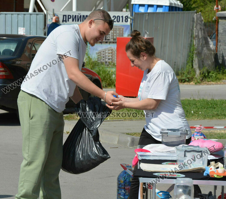 Поредна акция за събиране на капачки и кенчета в Хасково за закупуване на медицинска апаратура