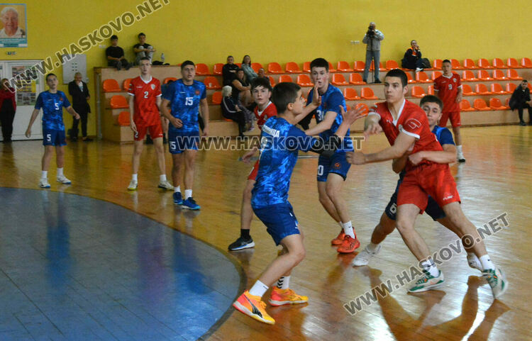 Хандбалистите на „Асти 91“ започнаха с победа в зоналния финал при 16-годишните в Хасково